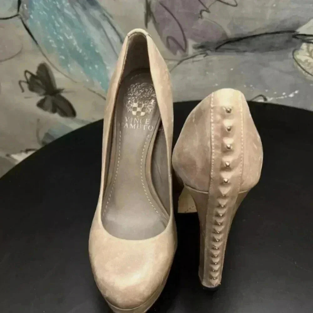 Vince Camuto Jasin Studded Beige/Tan Leather Heels Pumps Size 6